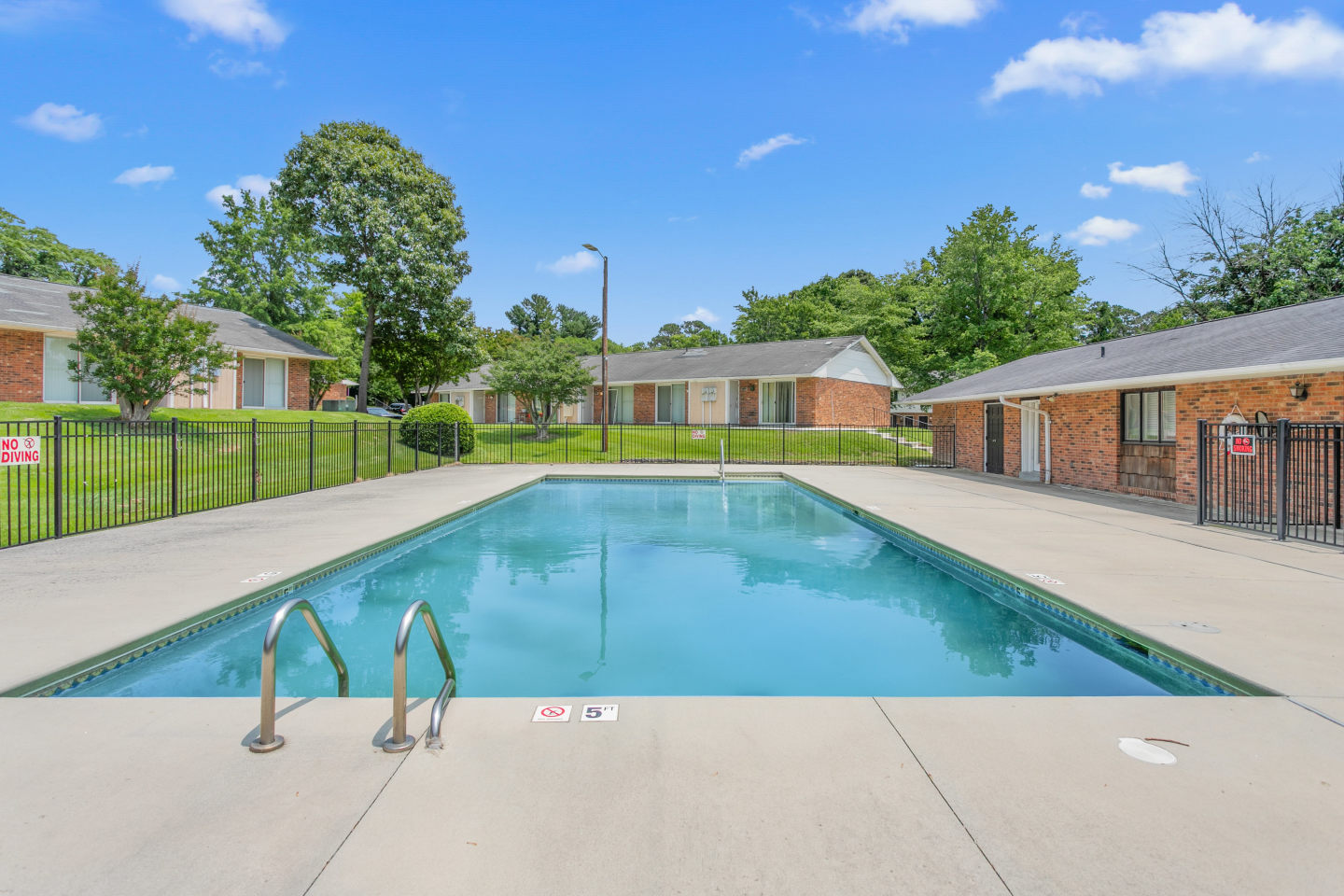 Meadowview Apartments and Townhomes Image 1