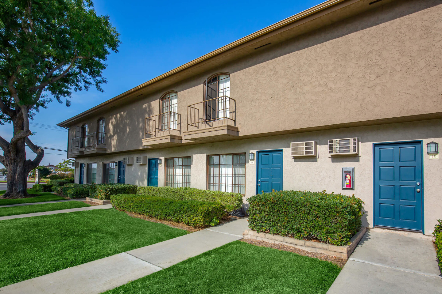 Buena La Vista Apartment Homes Image 2