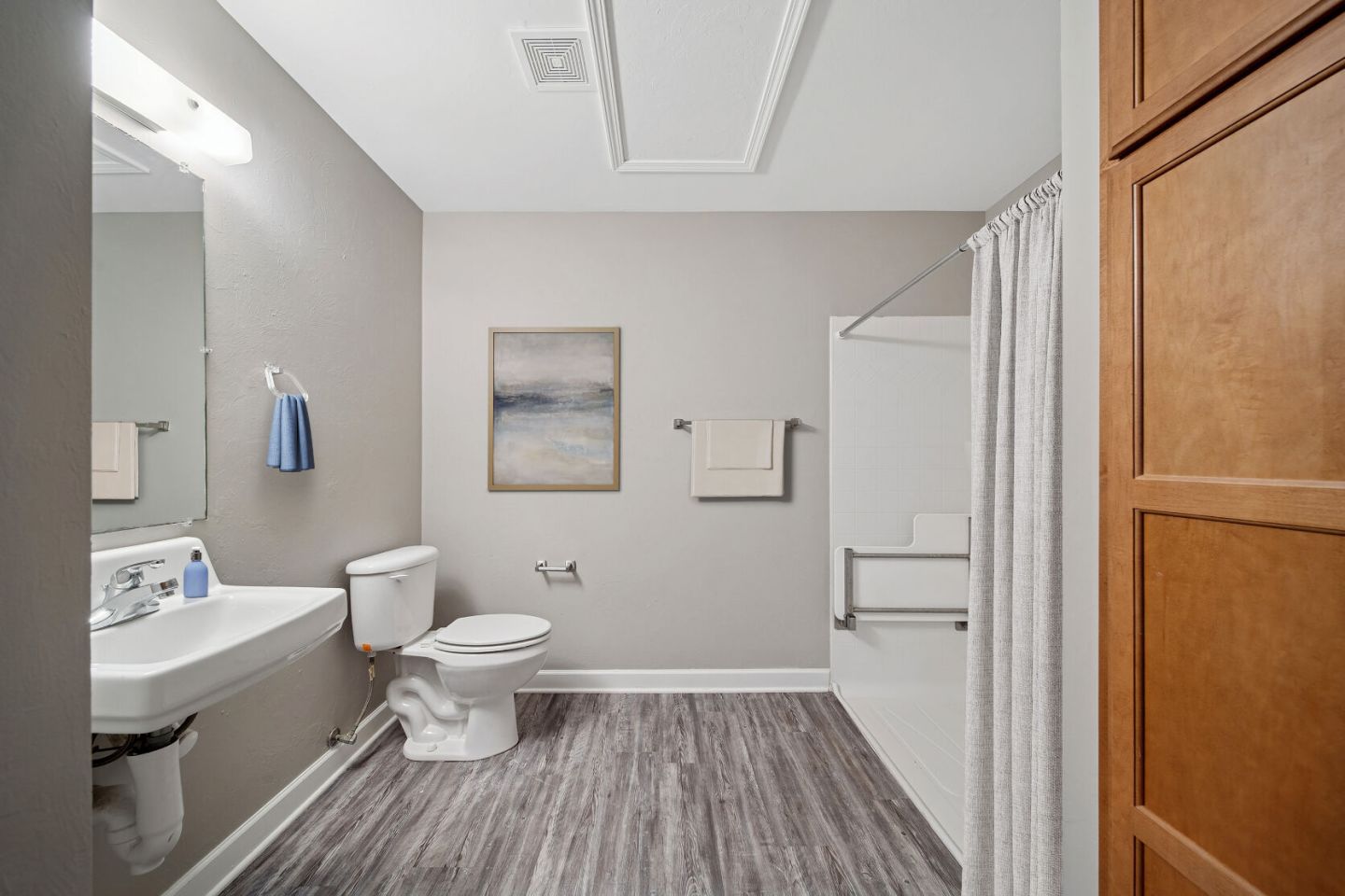 East Oaks Village - Senior Housing Image 9