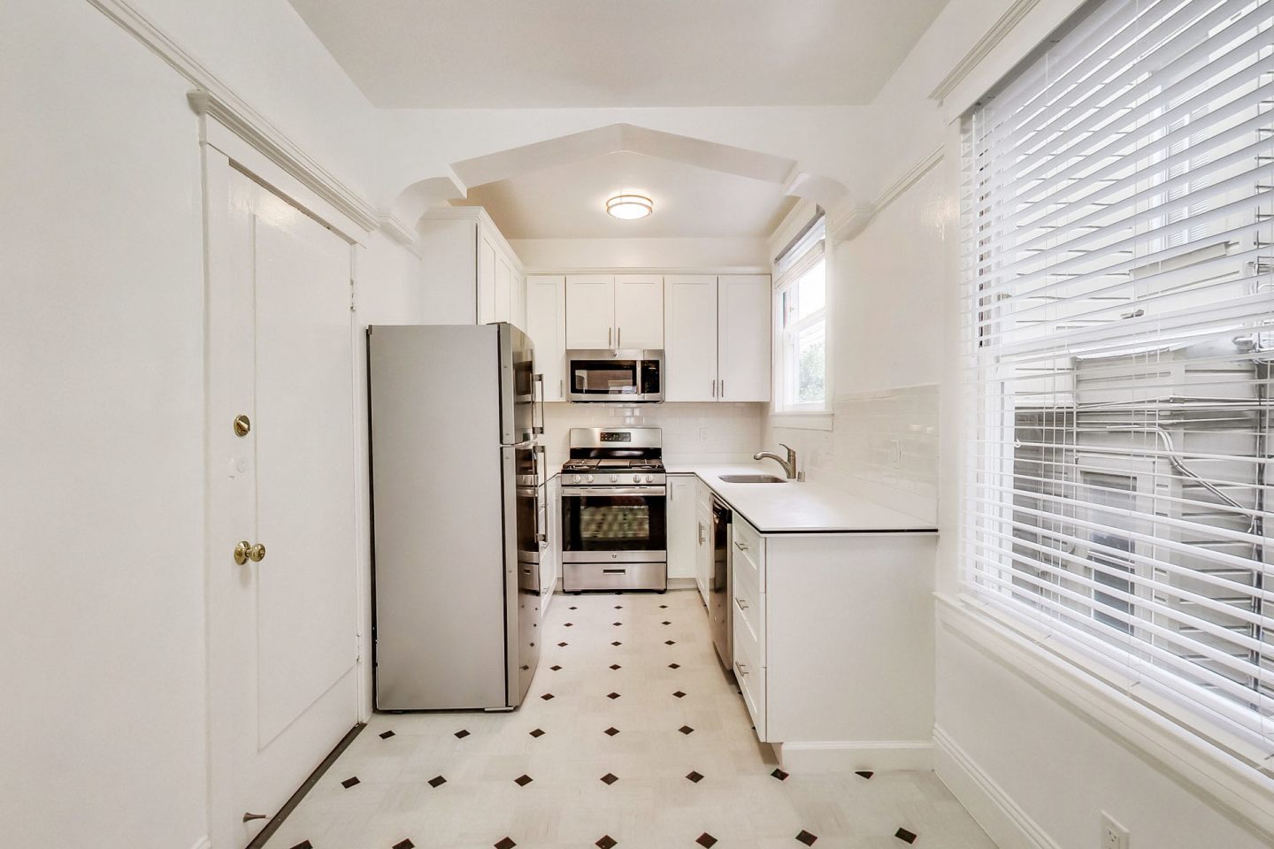 1610 LOMBARD Street Image 22