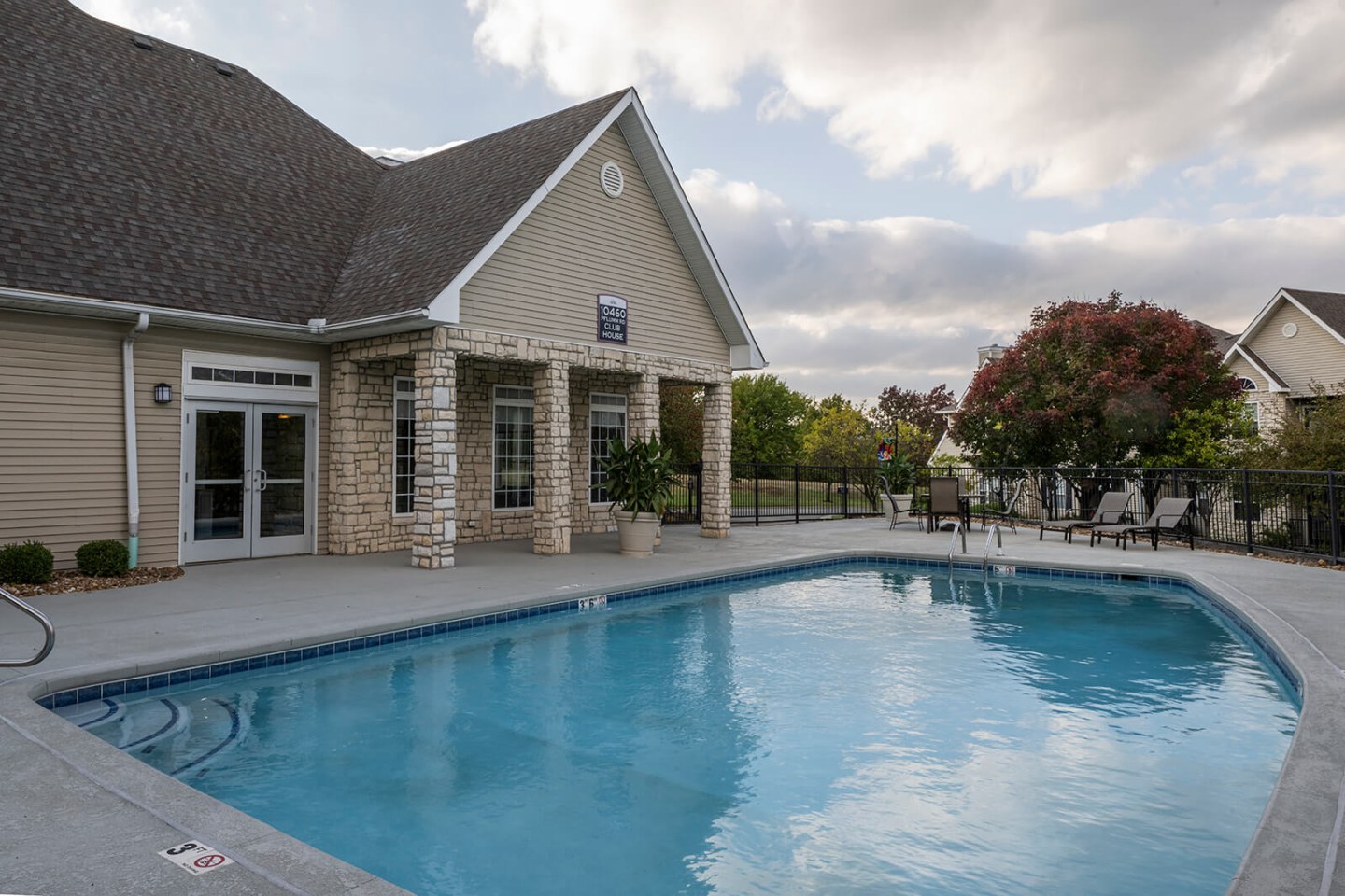 Pinnacle Pointe Apartments Image 3
