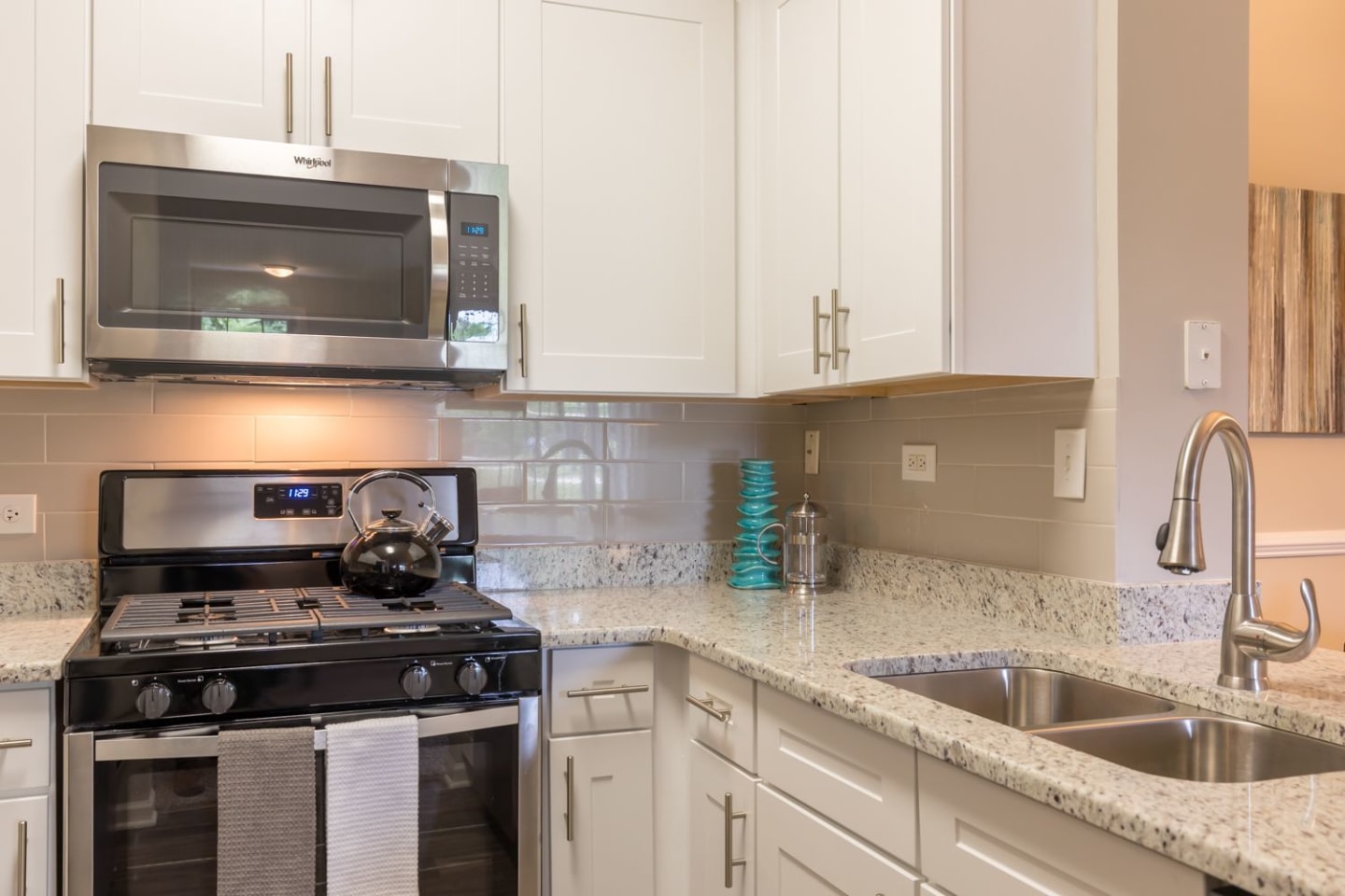 Woodlake Apartments Image 4