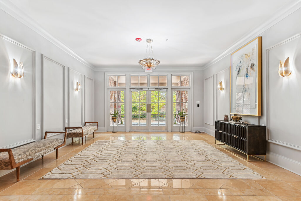 2100 Queens Image 11