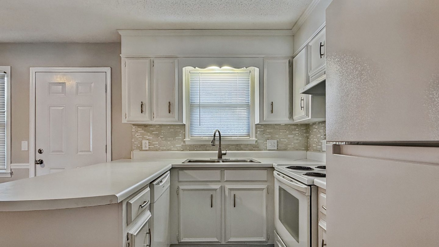 Holly Hills Image 9