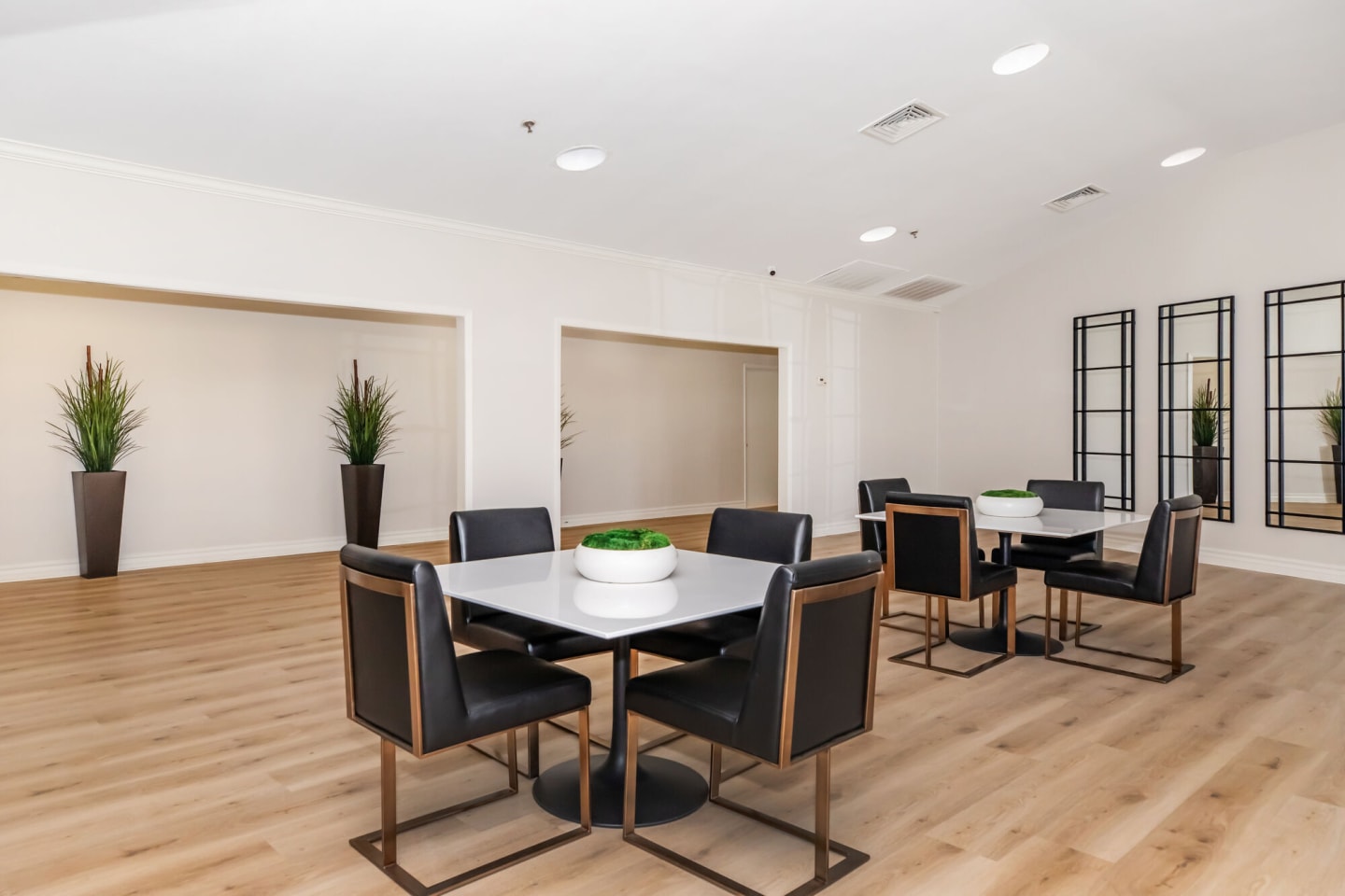Encino Luxury Apartments Image 5