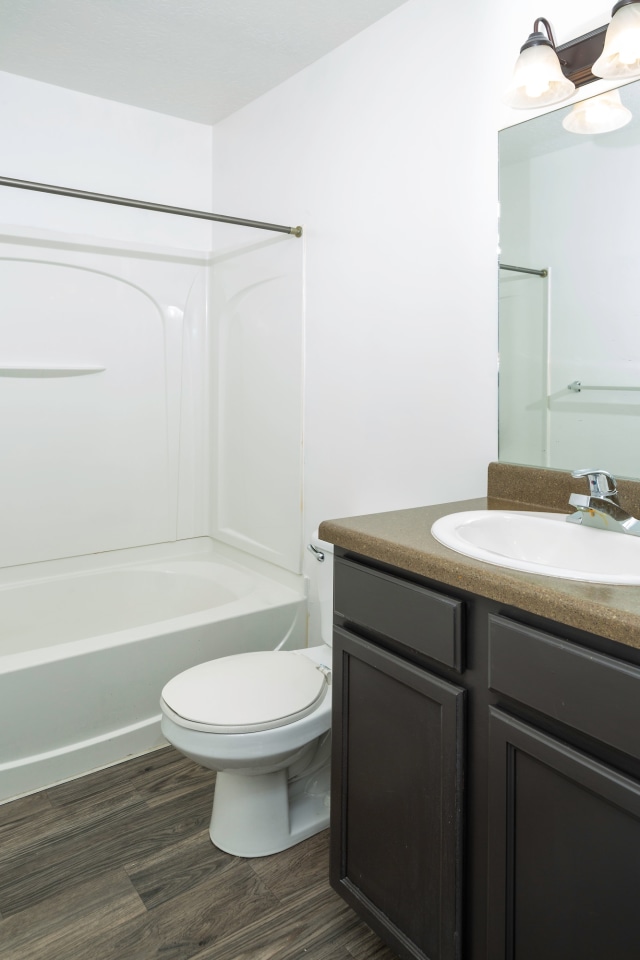 Wilshire Place Apartments Image 38