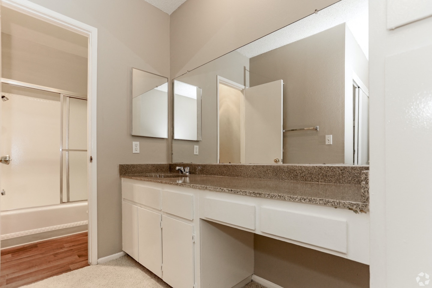 Cross Roads Apartments Image 15