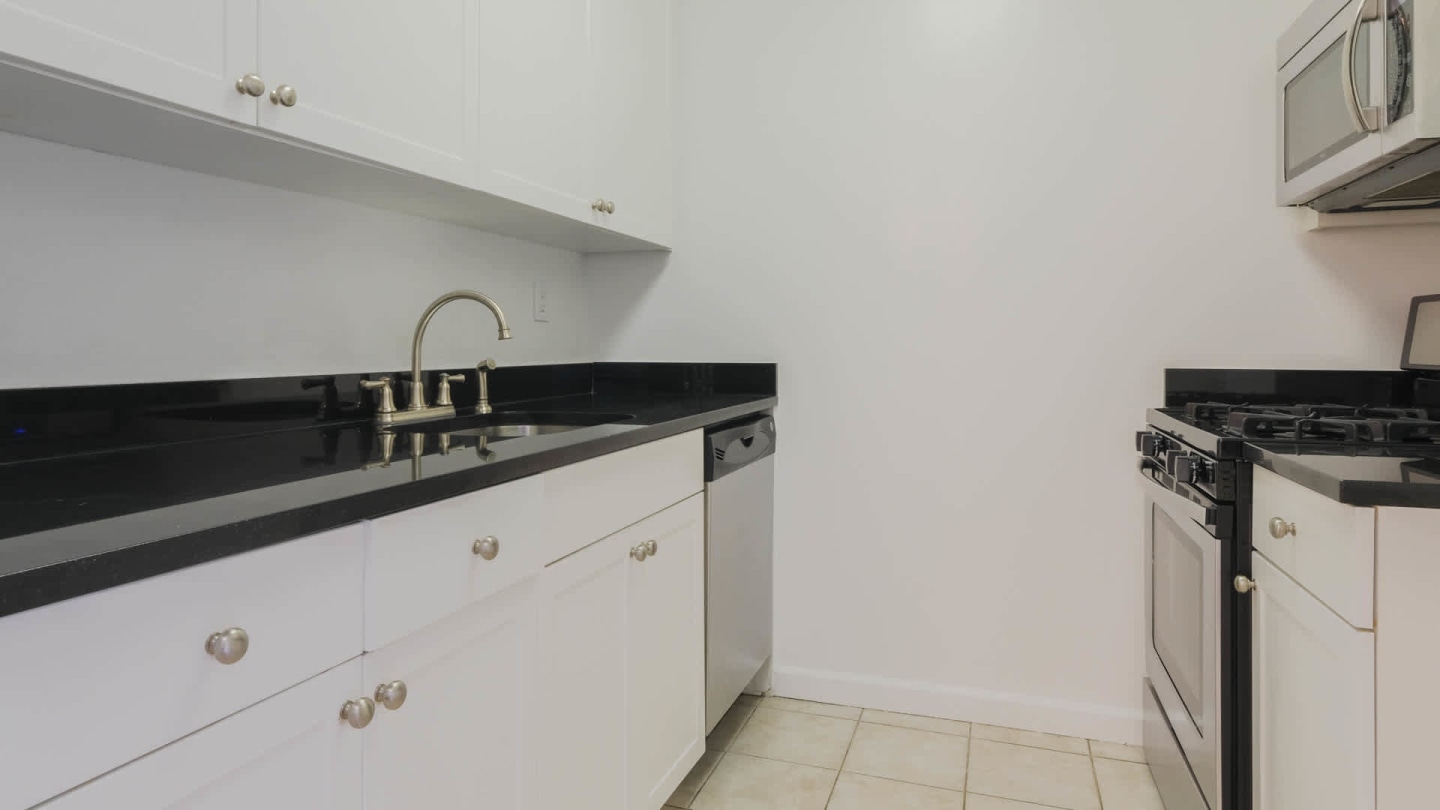 180 Riverside Boulevard Image 65
