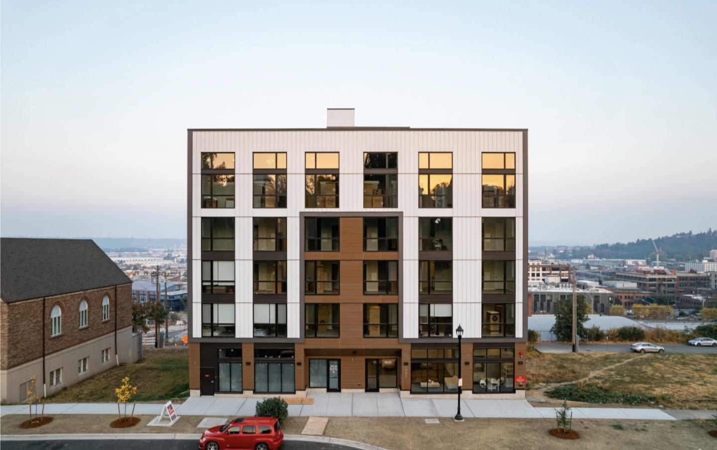 Ellis Apartments - Student Housing Image 3