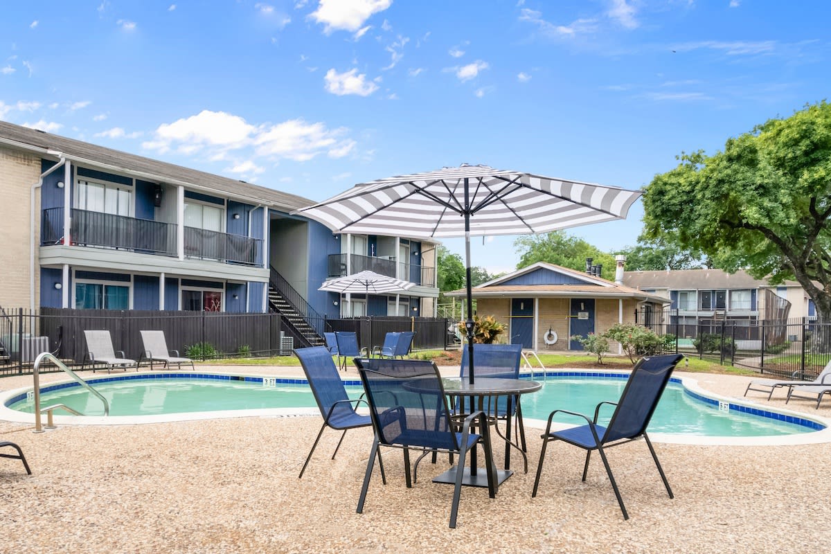 Pine Creek Apartments Image 2