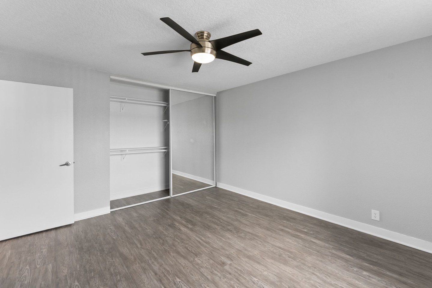 The Circle Apartments at Long Beach Image 12