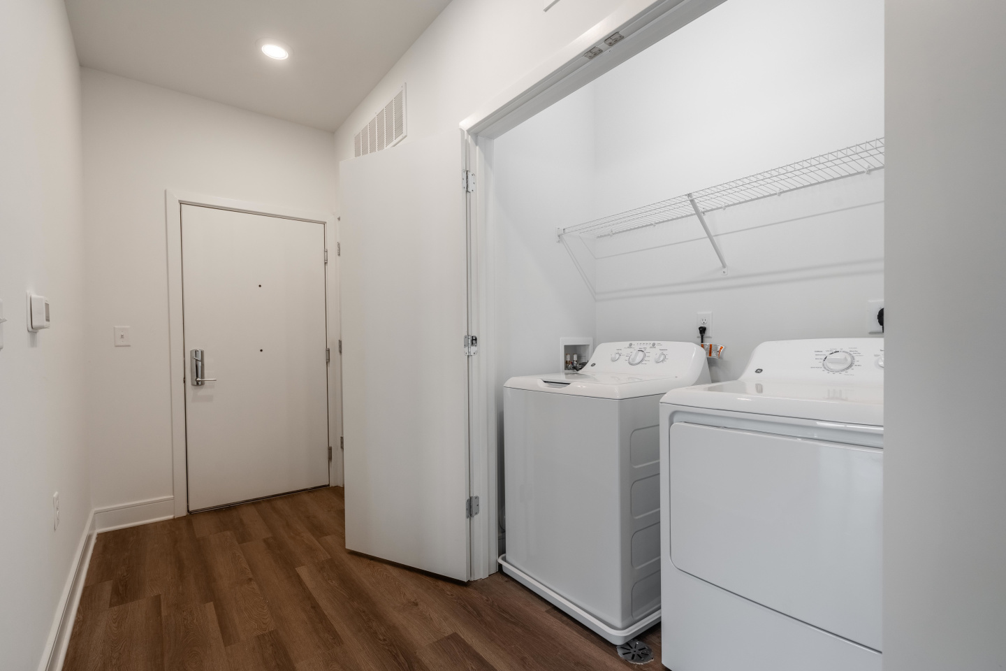 5 Row Apartments Image 17