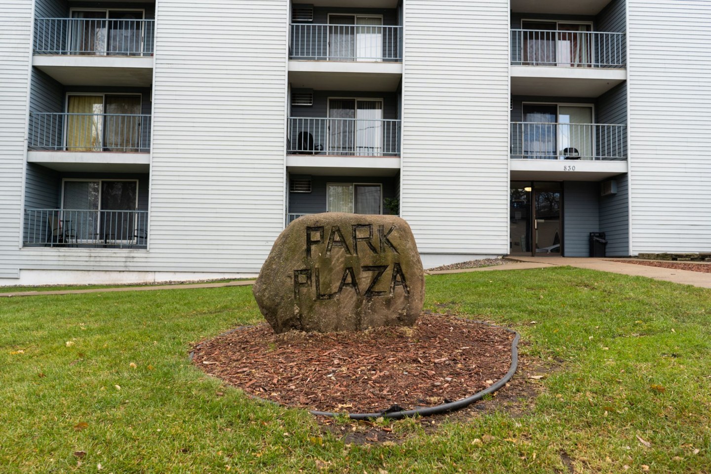 Park Plaza Apartments Image 15
