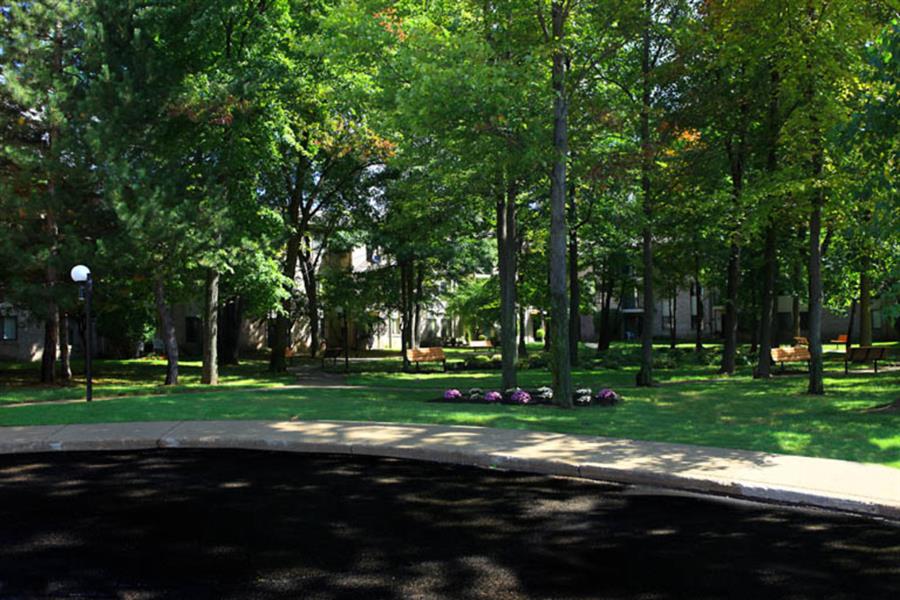 Farmington Oaks Image 41