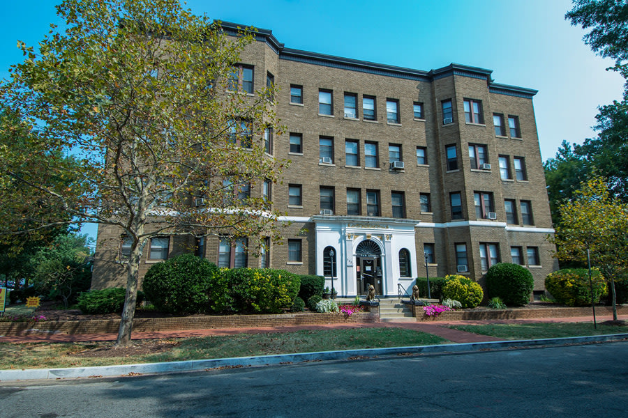 Connecticut Avenue Apartments Image 7