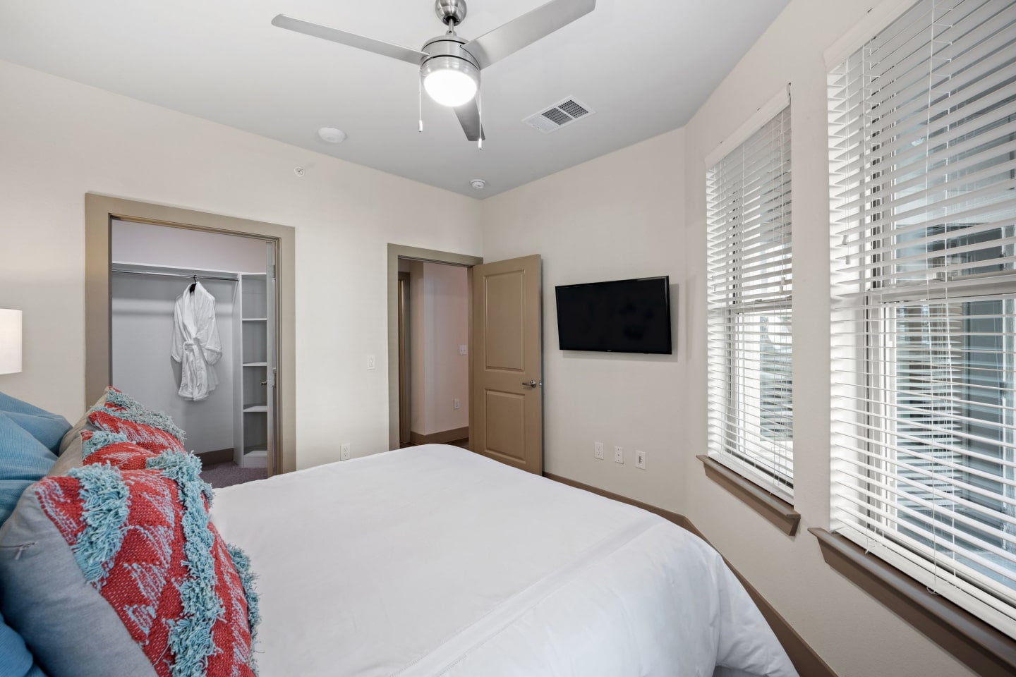 The Alexa Luxury Apartments I & II Image 11