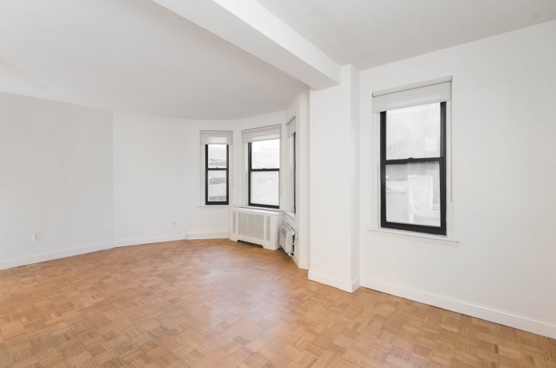 Midtown Apartments Image 7