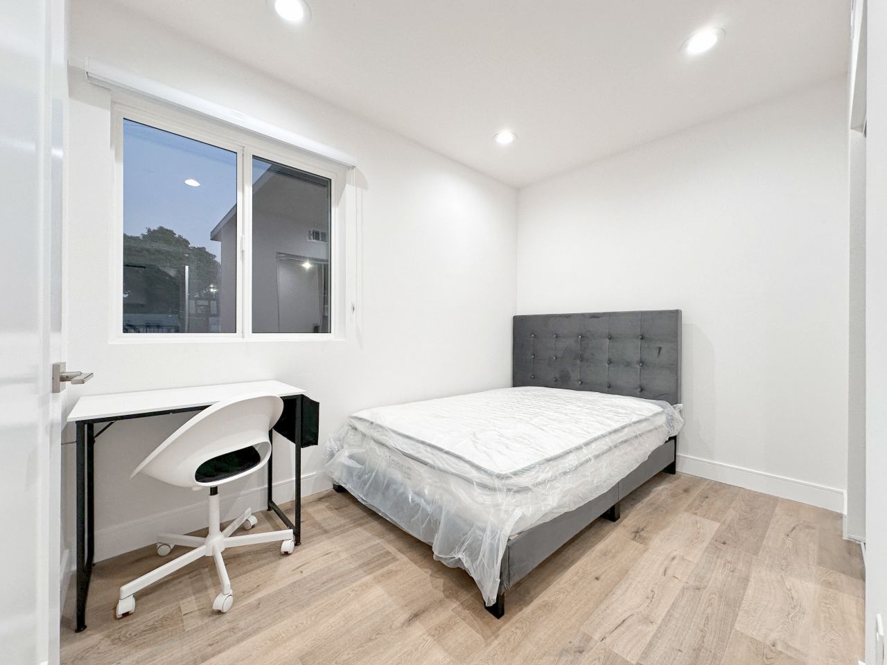 1529-1531 W 35th Pl - Co-Living Image 15
