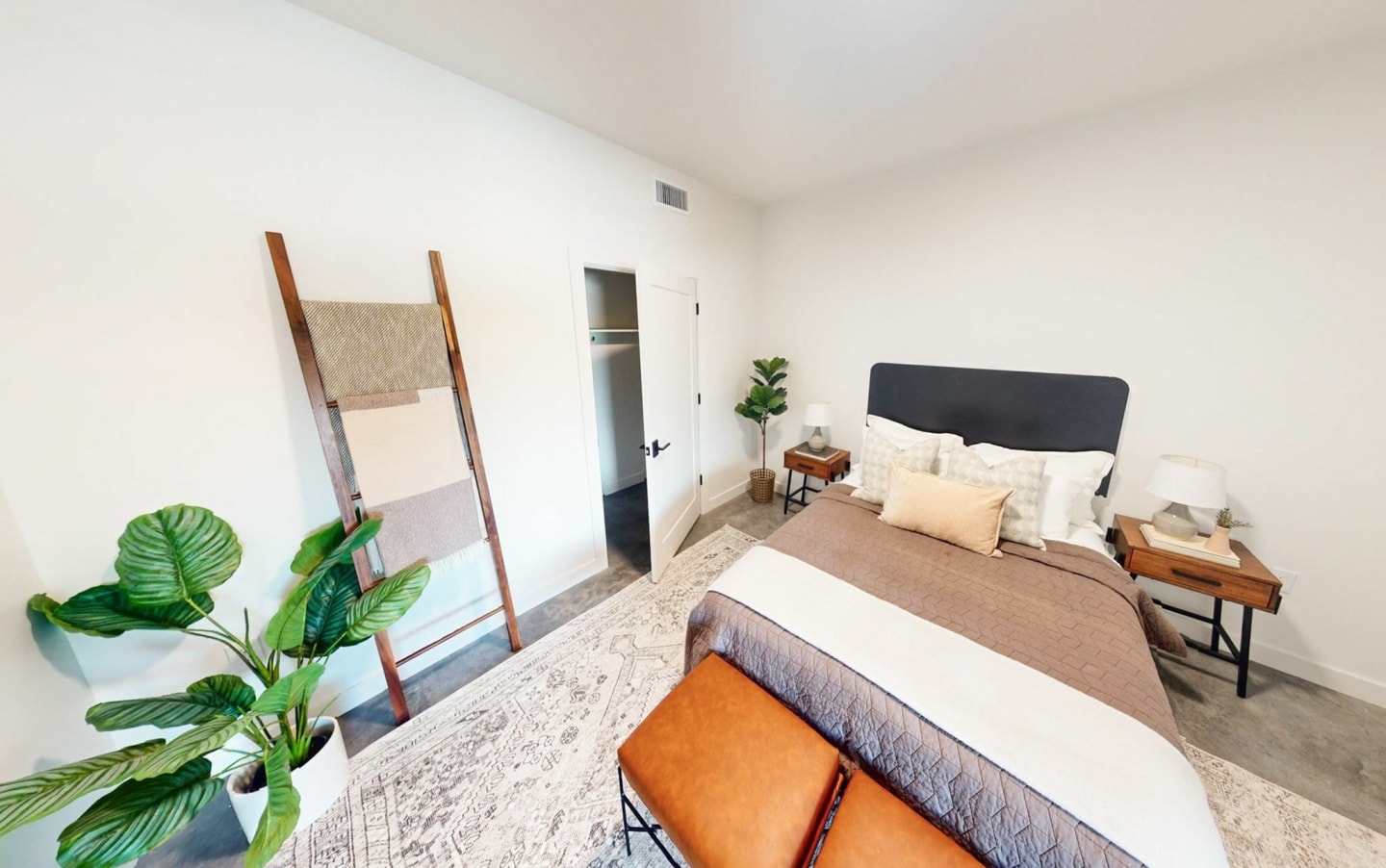 Izzy Apartments Image 3