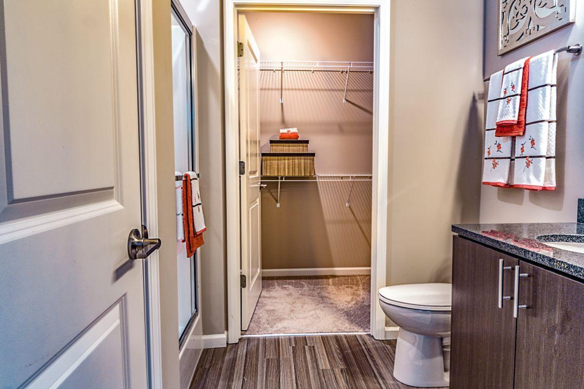 Alinea Town and Country Image 12