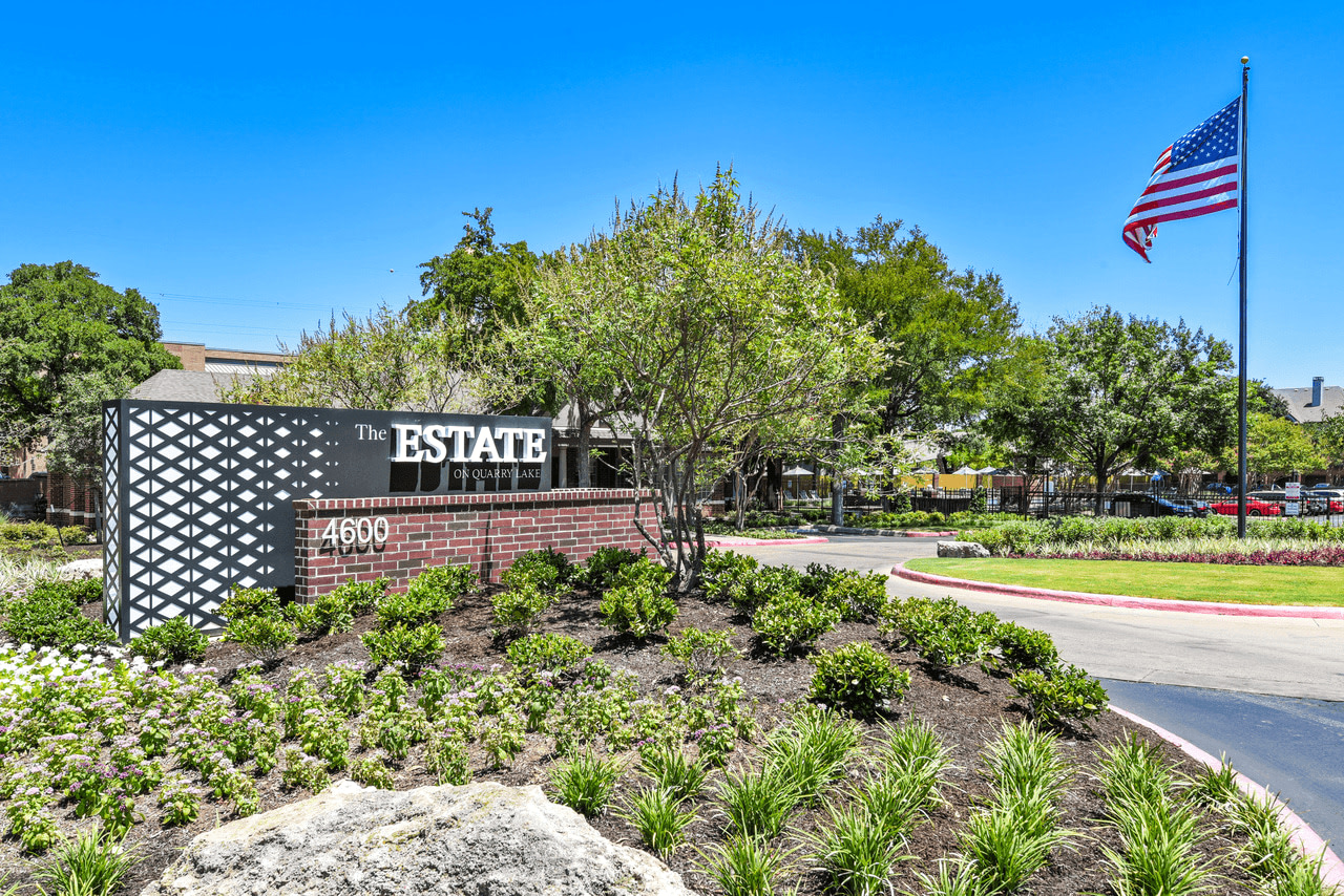 The Estate on Quarry Lake Image 8