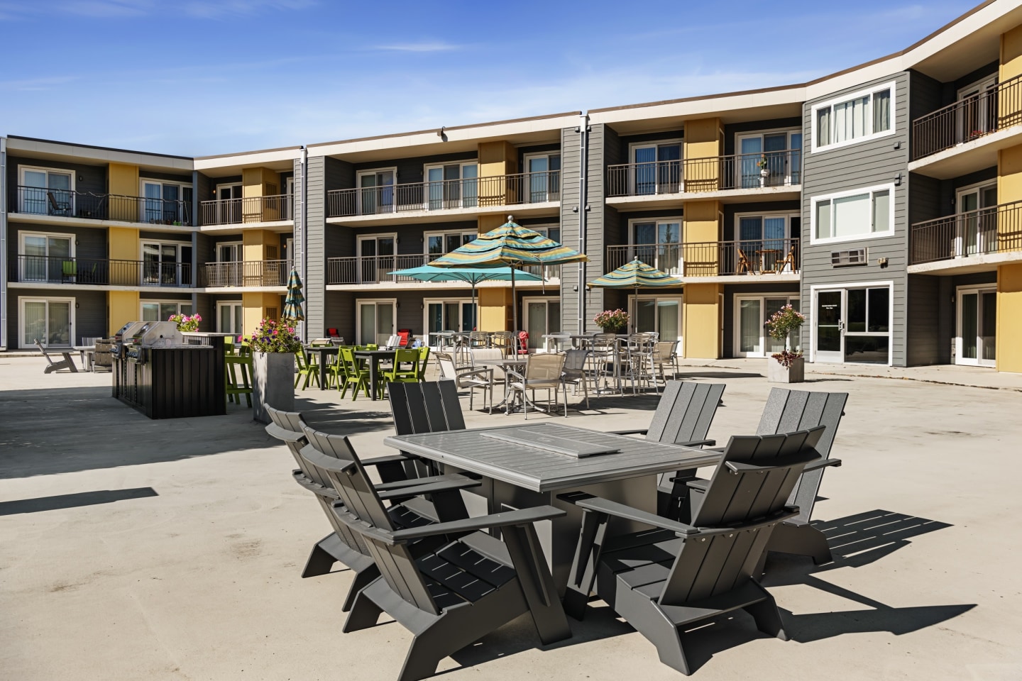 Pebblebrook Court Image 18