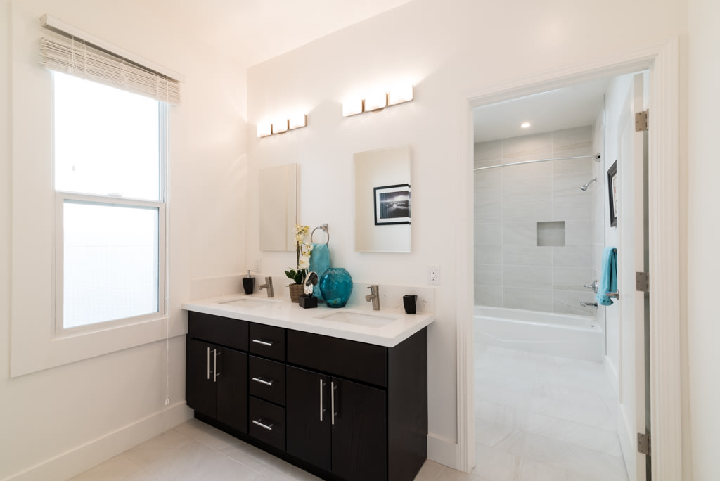 324 Larkin Image 16