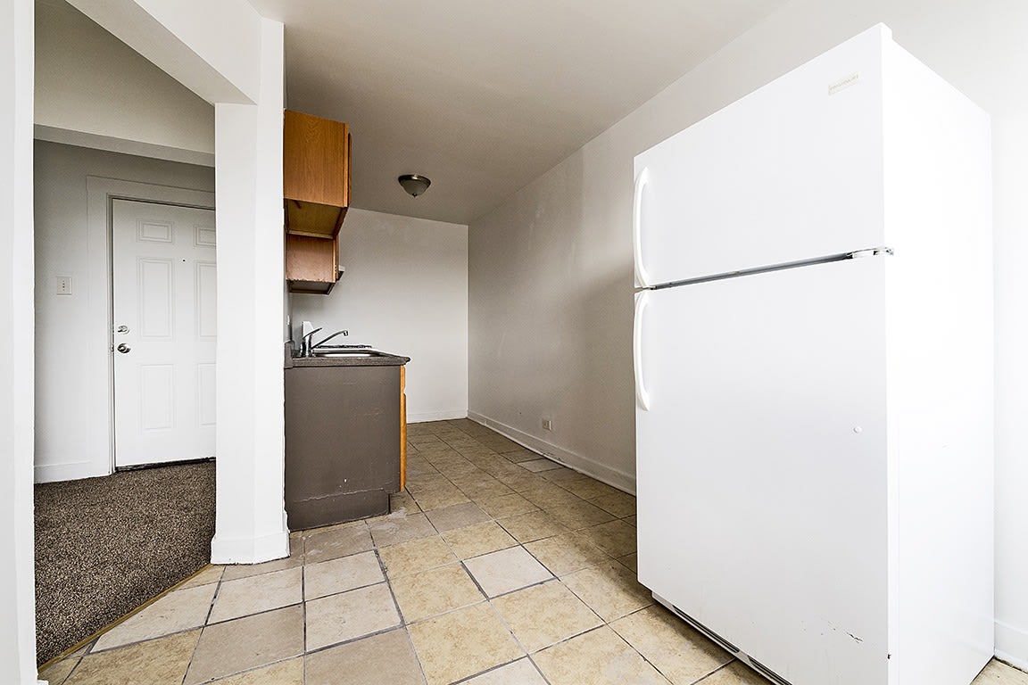 808 W 76th Image 5