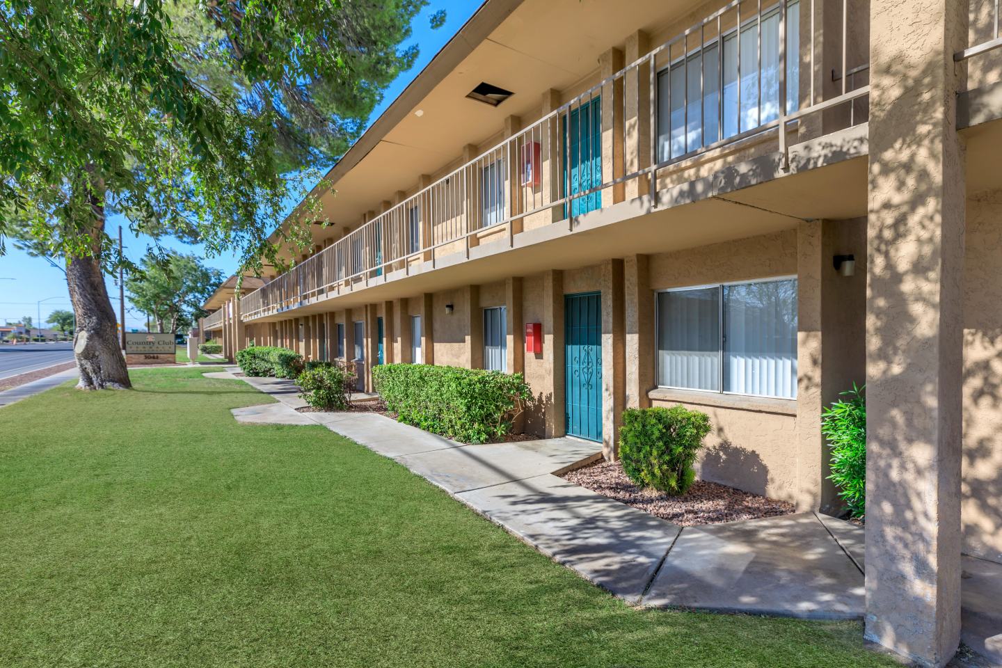 Country Club Terrace Image 19