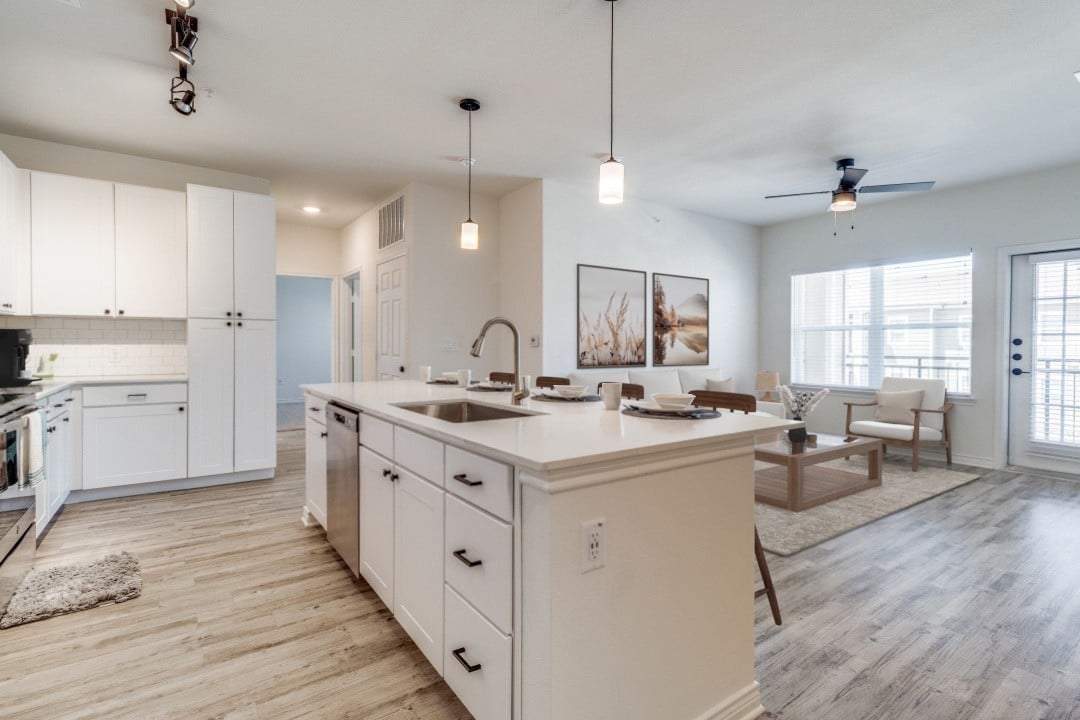 Residence at Gateway Village Image 16