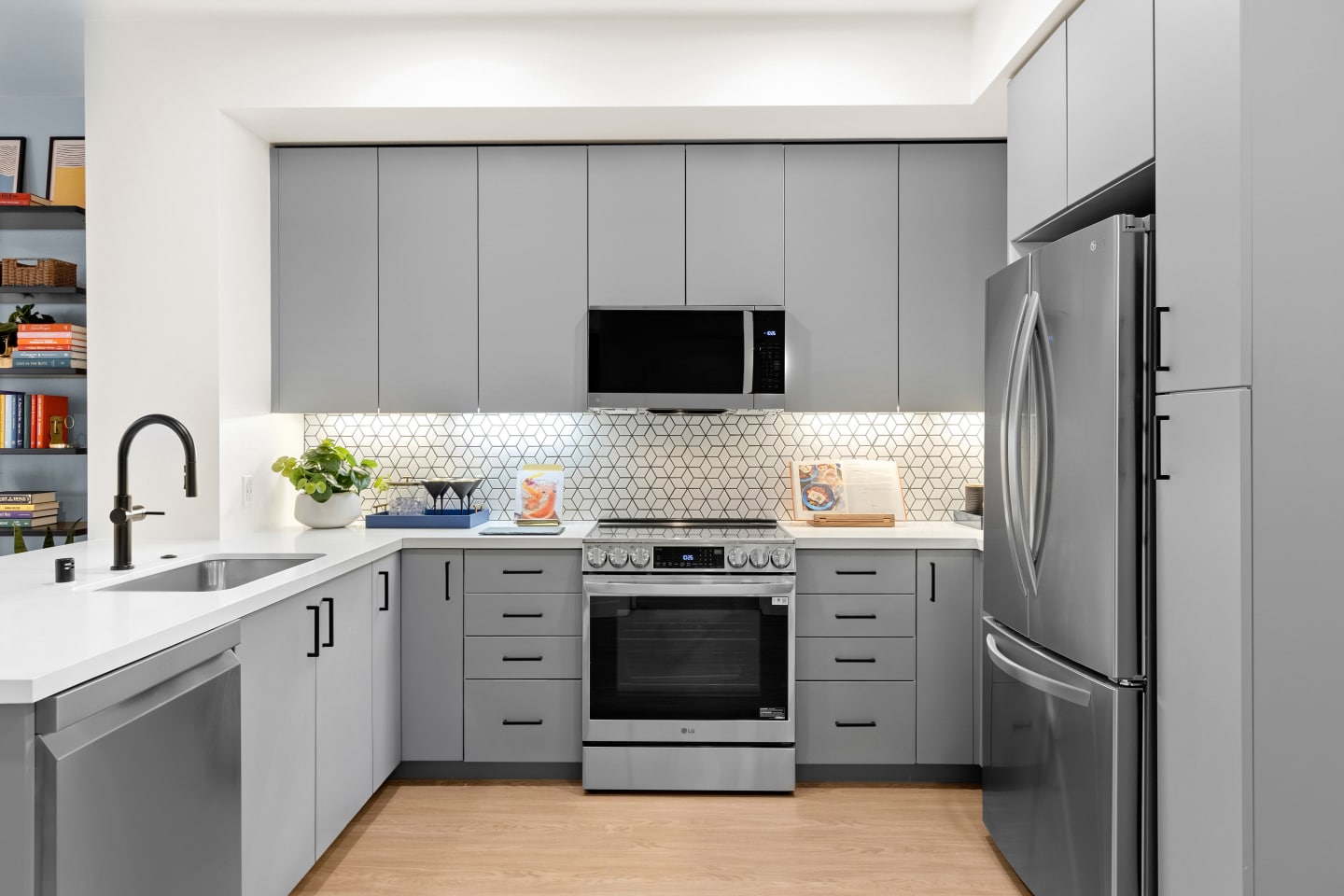 Sevens Luxury Apartment Image 4