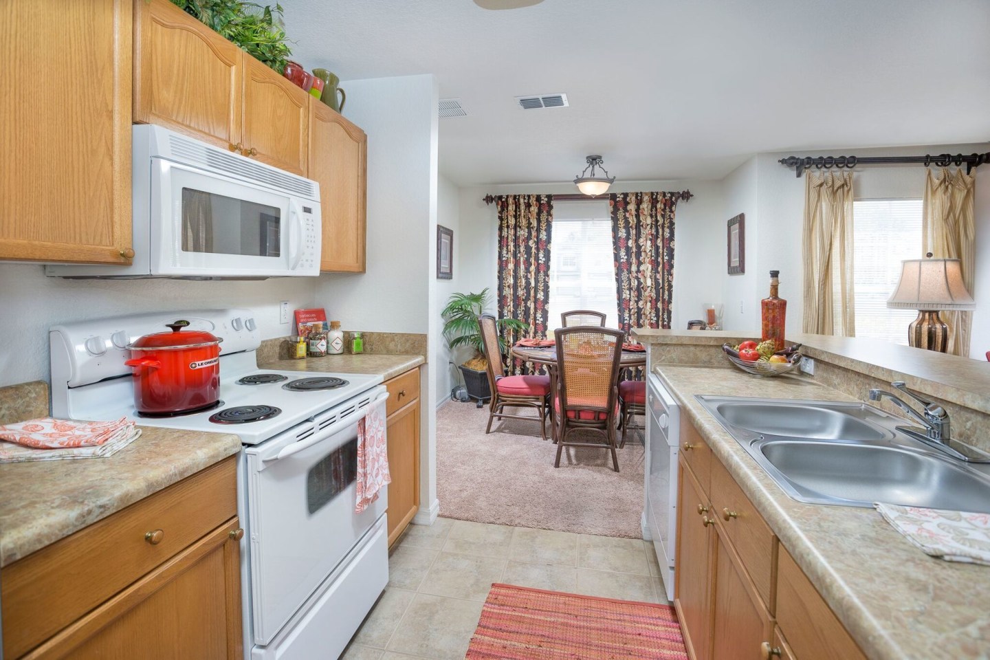 Hawthorne Village Image 17