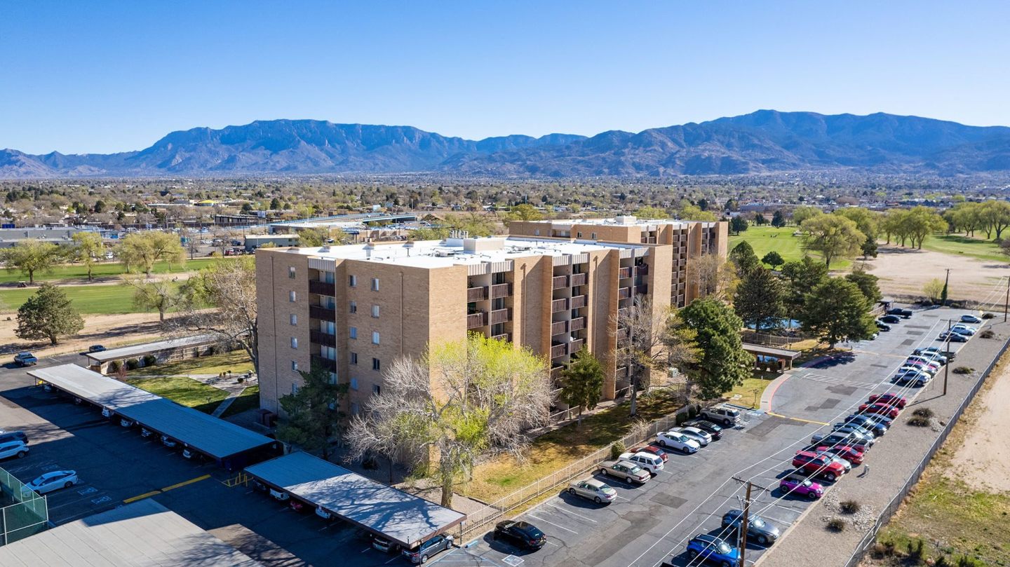 Los Altos Towers Image 8