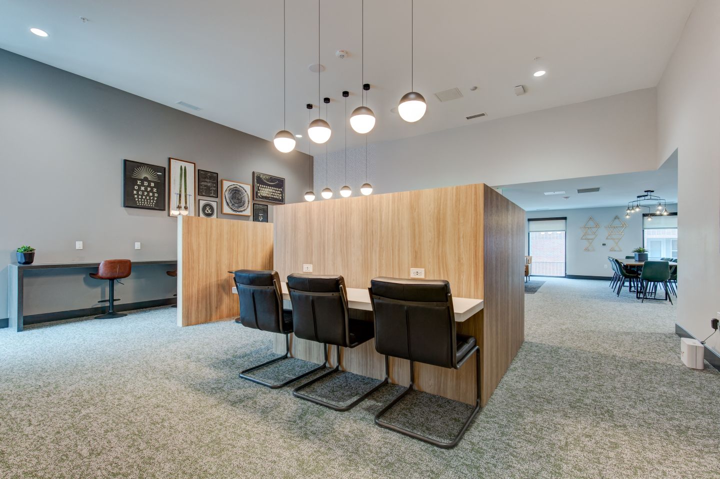 4400 Syracuse Image 28