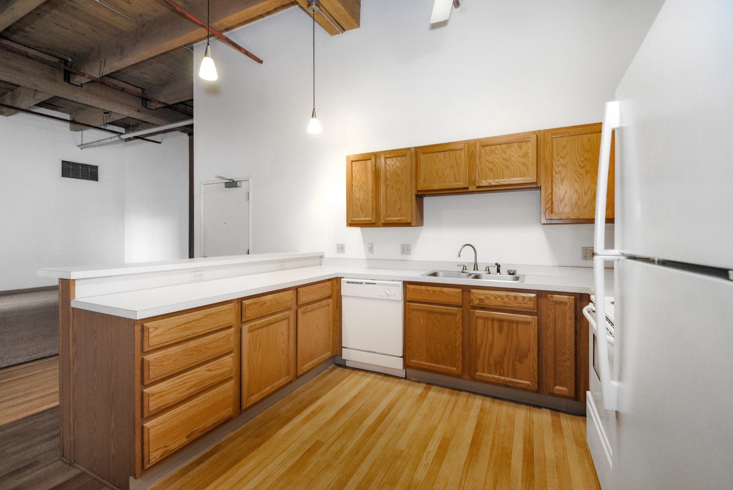Off Broadway Apartments Image 12