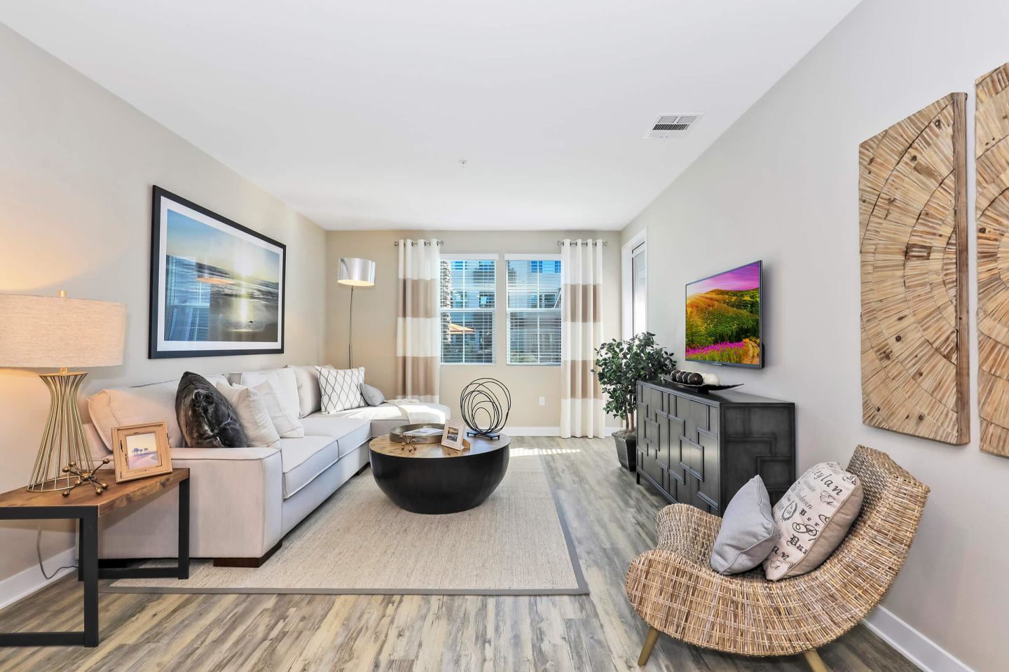 Esencia Sur Apartment Homes Image 47