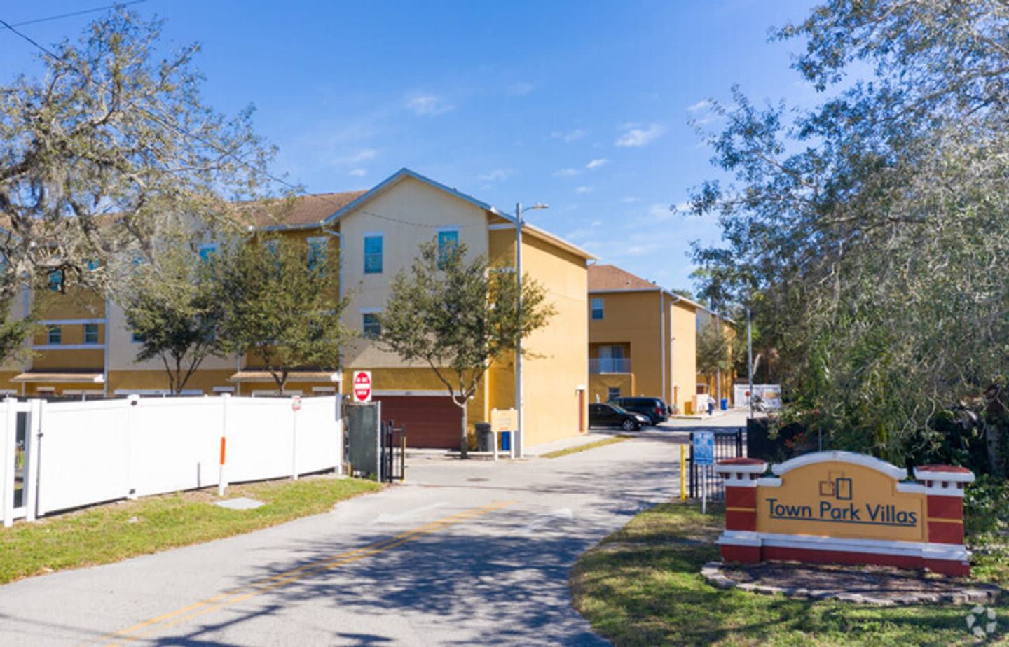 Town Park Villas Image 10