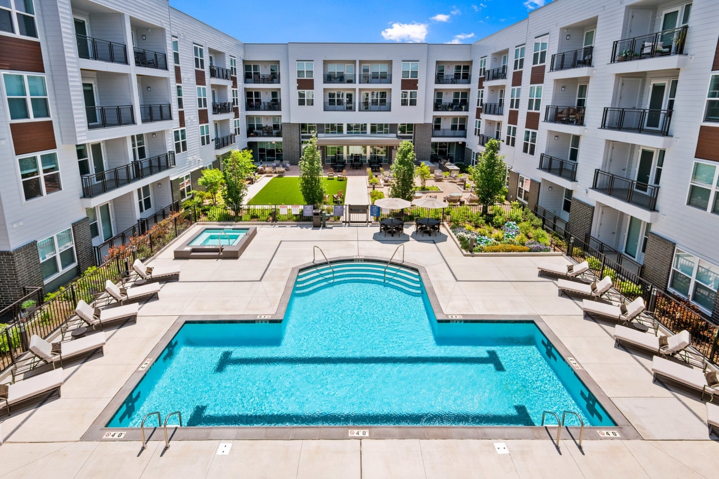 Everleigh Vernon Hills 55+ Active Adult Apartment Homes Image 1