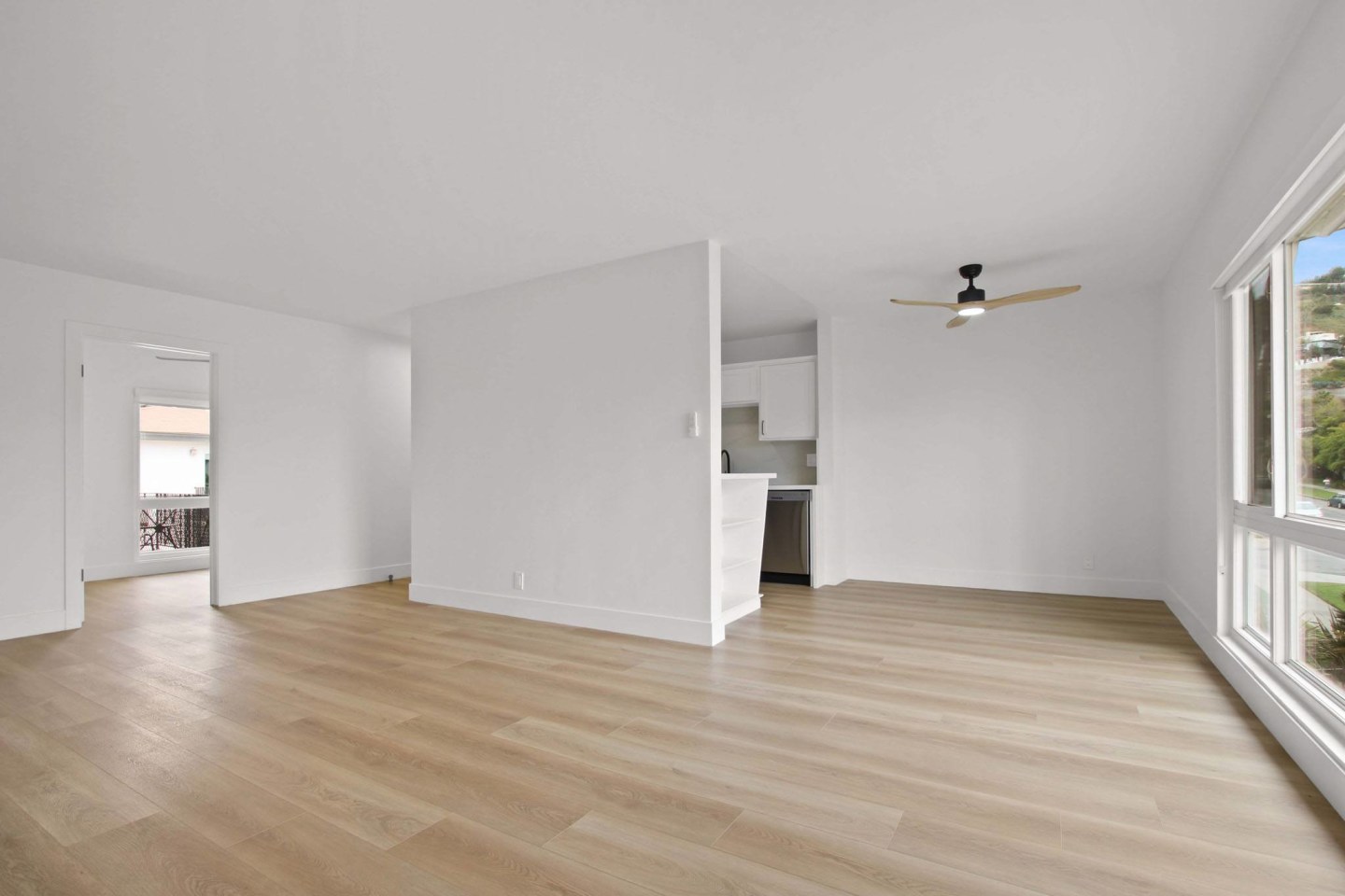 1545 N Laurel Image 12