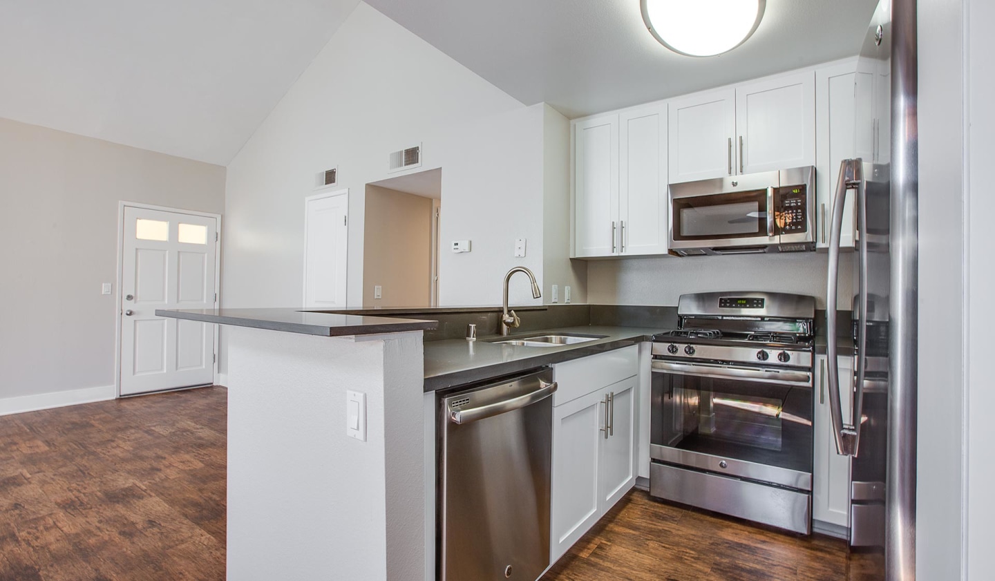 Malibu Canyon Apartments Image 2