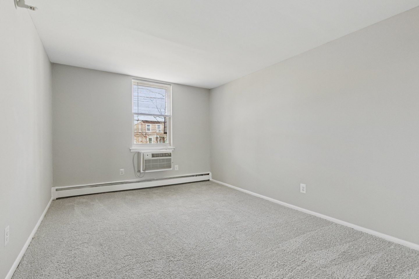450 Green Apartments Image 15