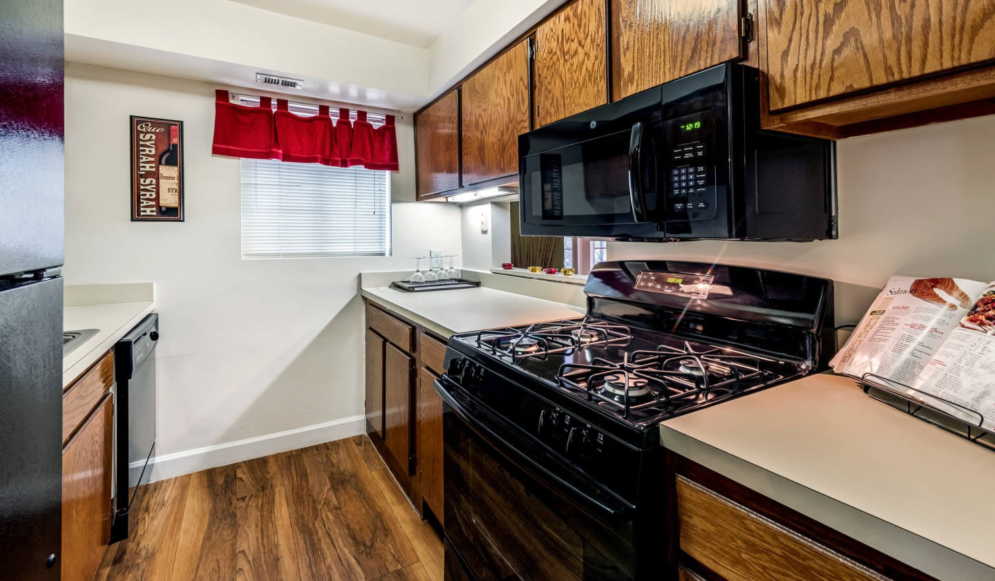 Foxchase Apartments Image 8
