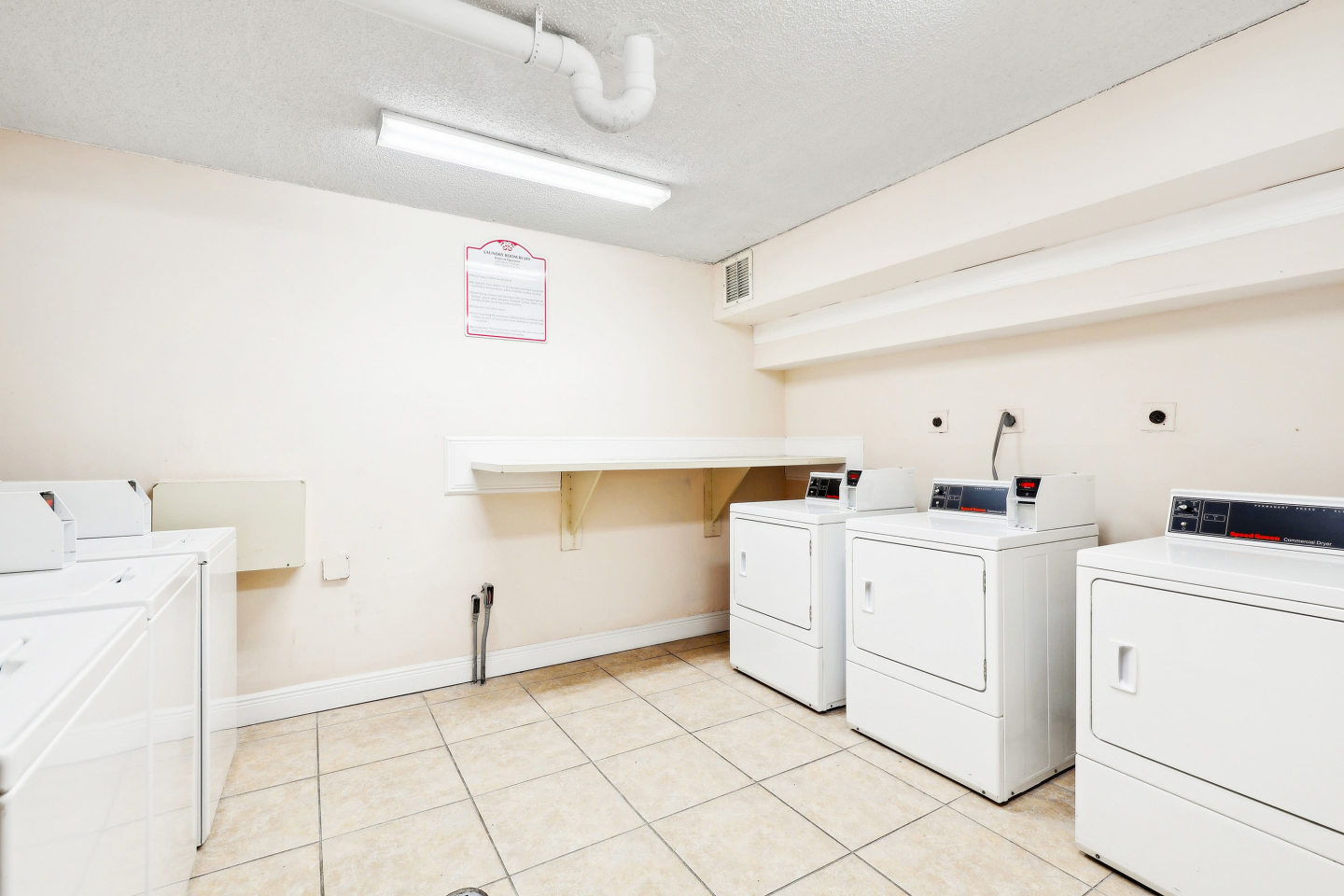Aventura Harbor Apartments Image 26