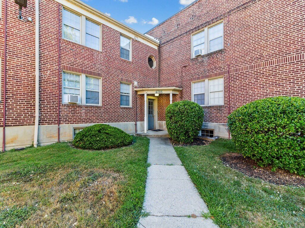 Green Acres Apartments Image 9