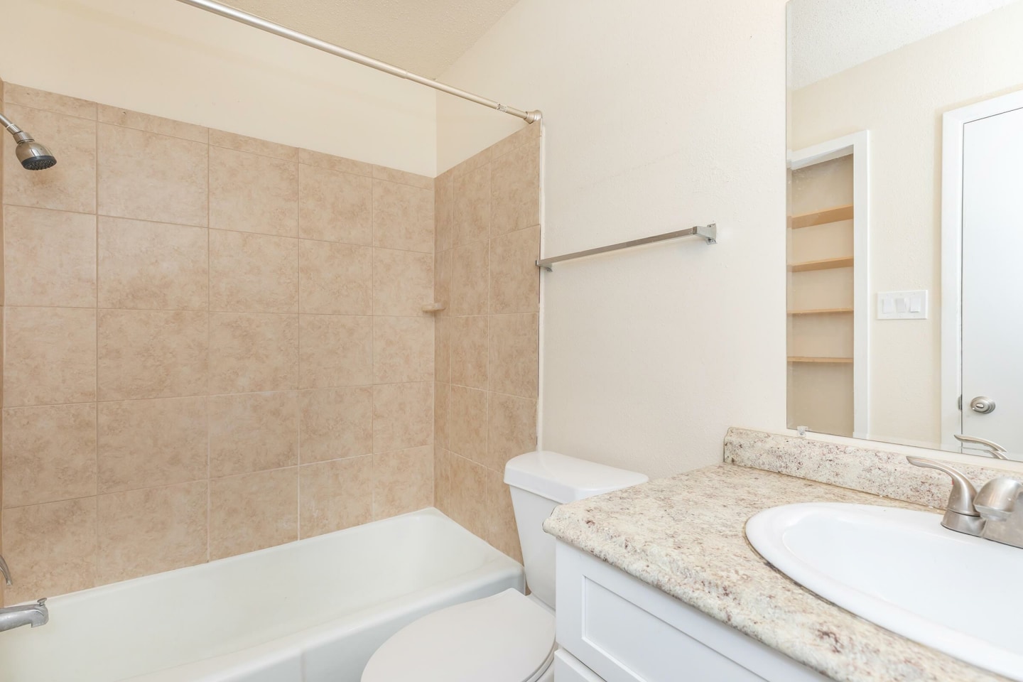 Camelot Apartments Image 4