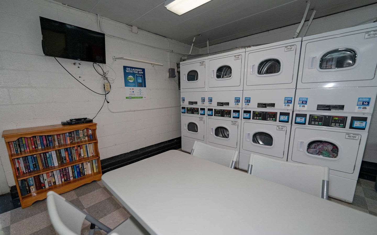 Laurel Village Apartments Image 16