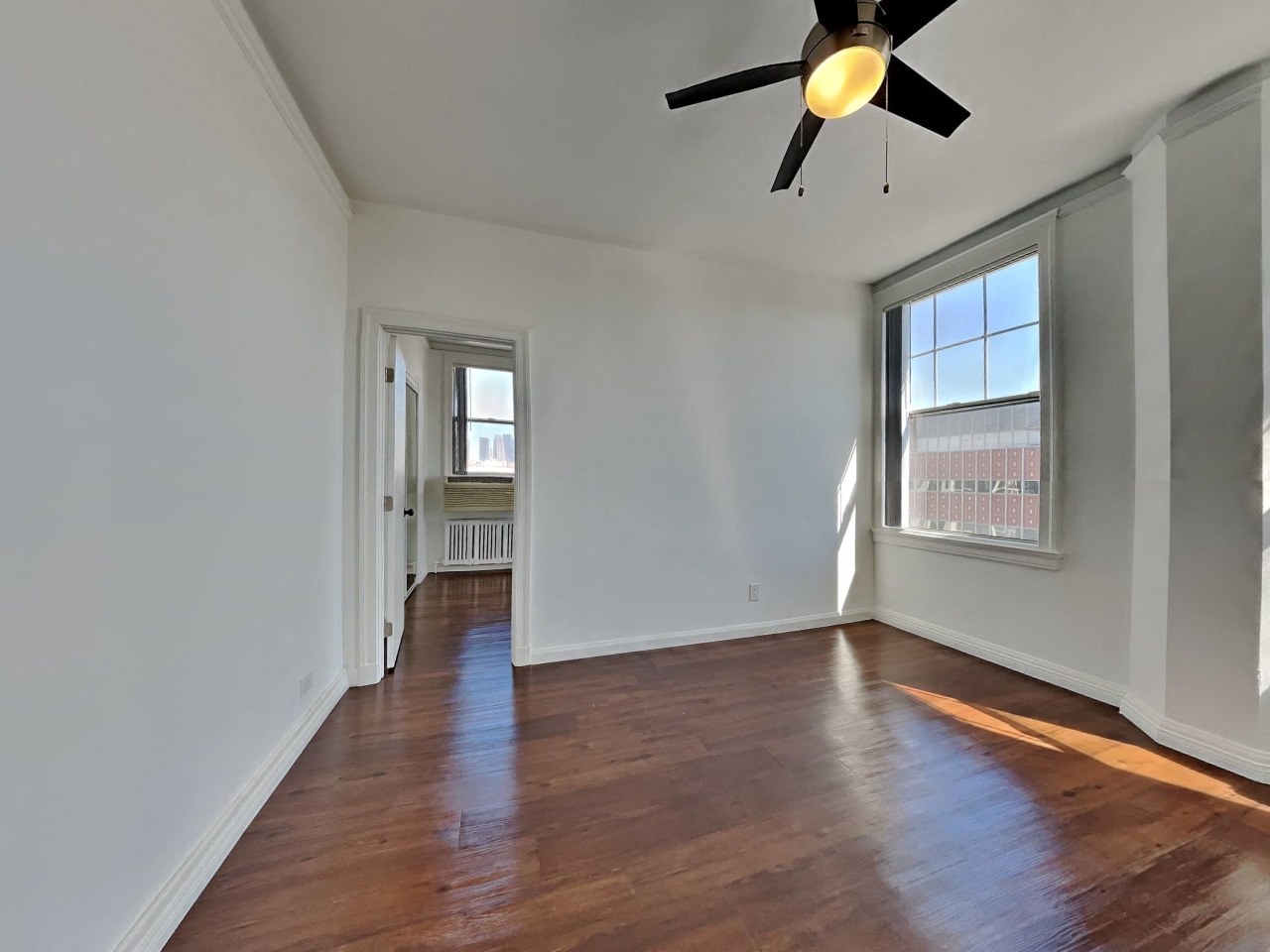 Wilshire Royale Apartments Image 13