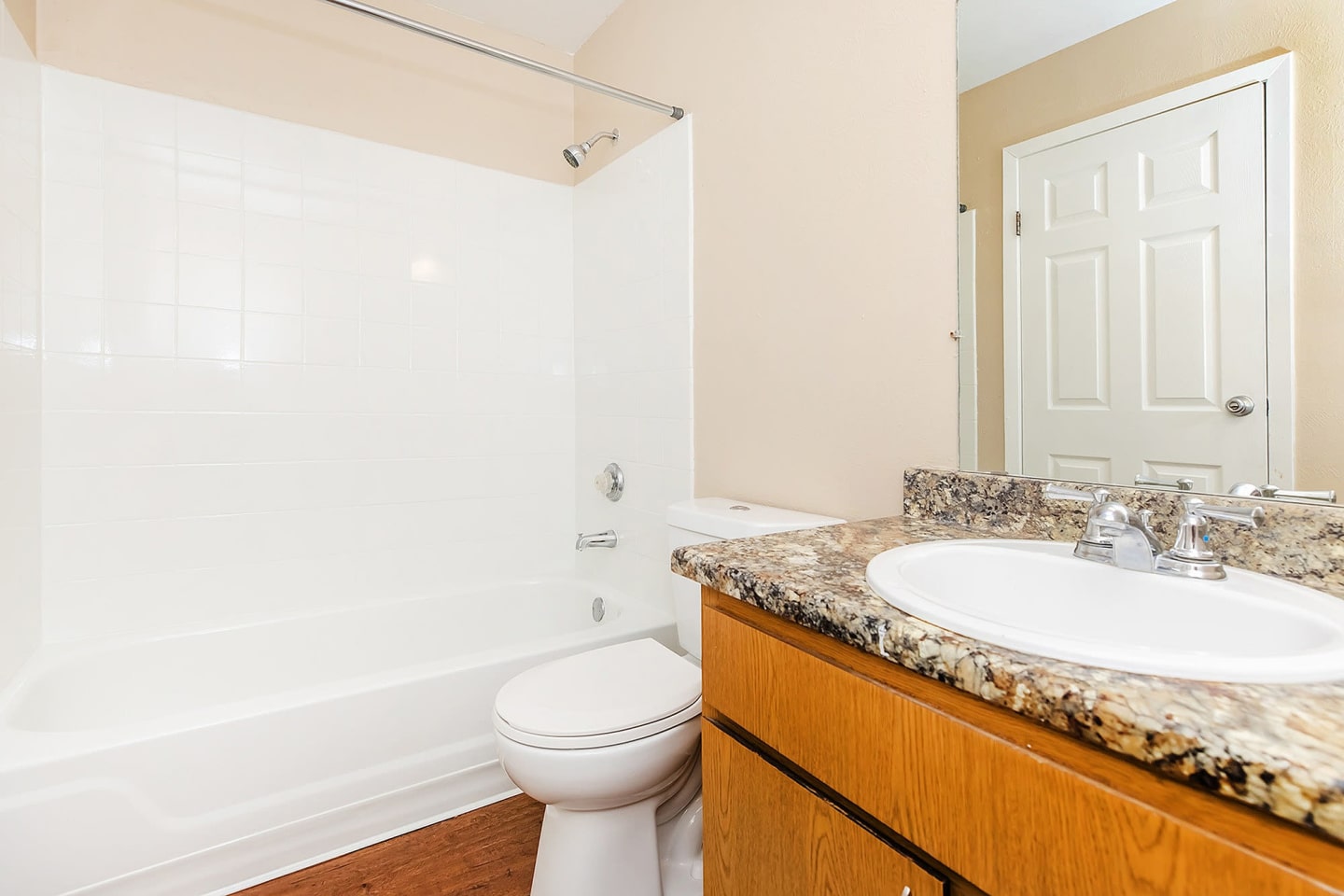 Knollwood Apartments Image 5