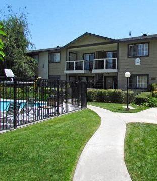 55+ Active Adult Apartment Homes - Sunnyside Senior Apartments Image 4