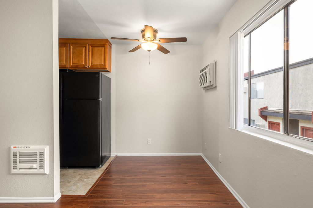 Topanga Canyon Apartments Image 3